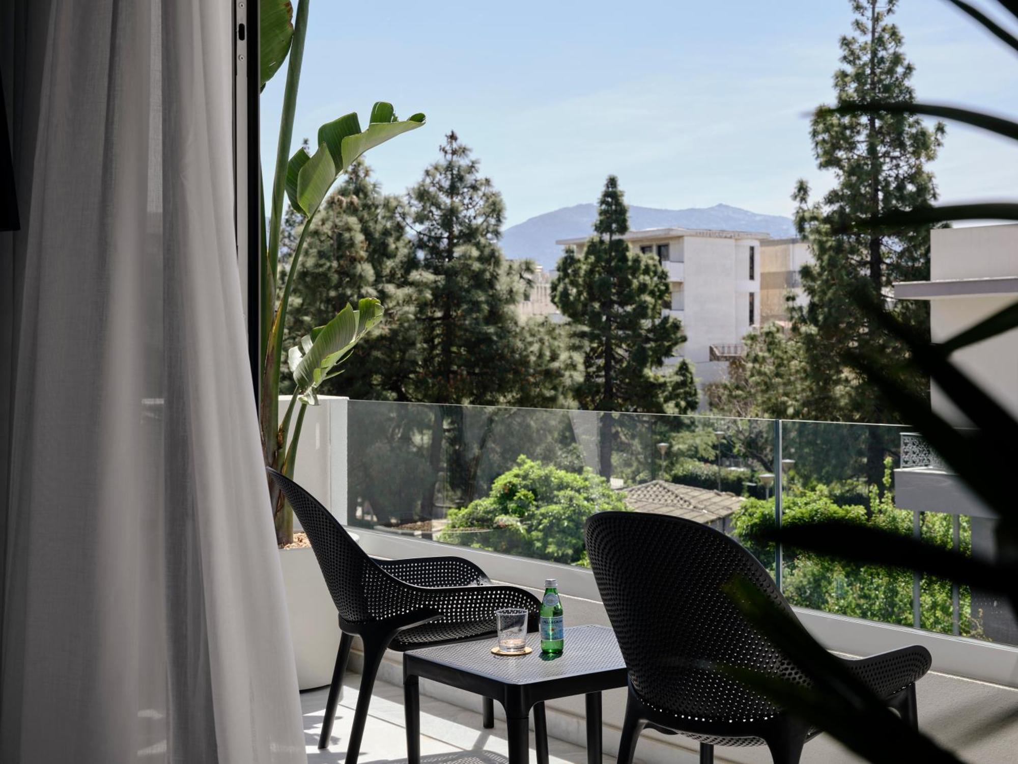 Bond Smart Living Suites Athens Exterior photo